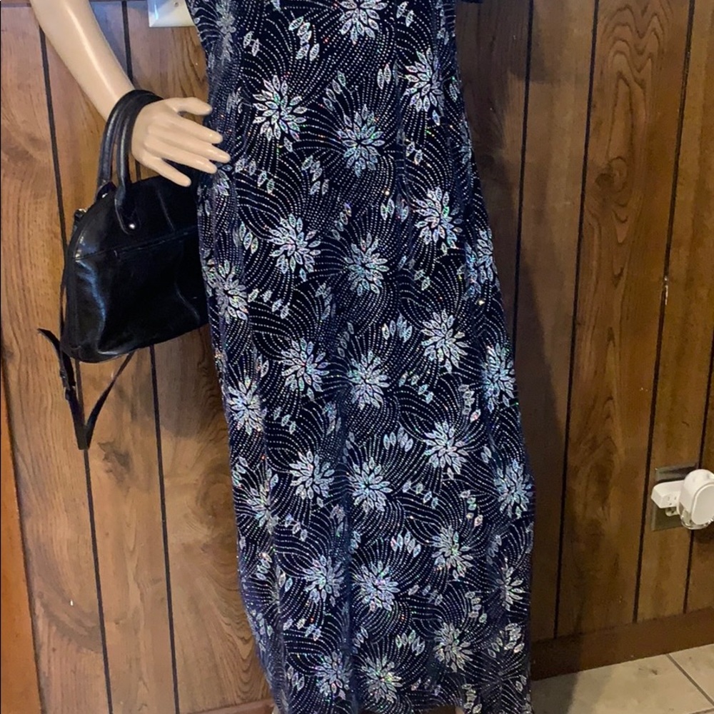 Beautiful Maxi Dress - Picture 3 of 10